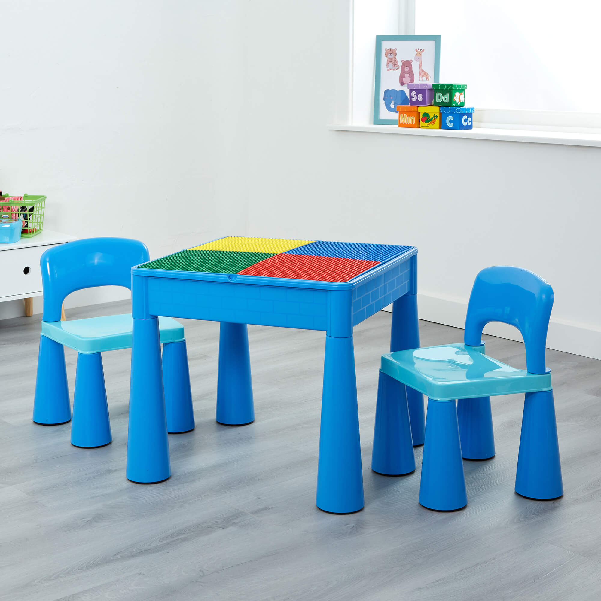 Ensemble de table et 2 chaises en plastique pour enfant, planche Lego, bac  à sable et à eau, bleu - www.littlehelper.co.uk
